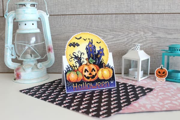 Broderikit plastic canvas MP Studia "Halloweenkort" 19x14 cm