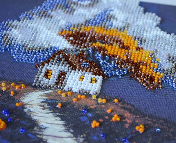 Perlebroderi Abris Art "Hytte under skyer" 15x15cm