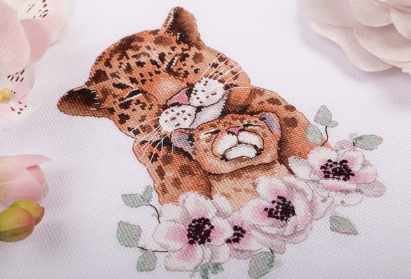 Broderikit Klart "Mor og barn. Leoparder" 19,5x17,5cm