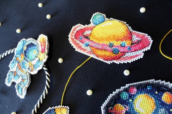 Broderikit plastic canvas MP Studia "Rymden." 6x9 cm