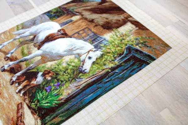 Broderikit Petit point Luca-S "Ved hytten" 24x30 cm