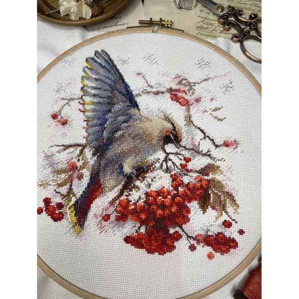 Broderikit Andriana "Svala" 19x19,5 cm