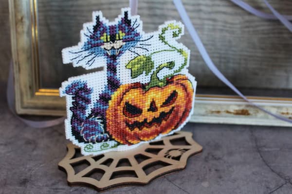 Broderikit Plastik Canvas MP Studia "Sort kat" 9x11 cm