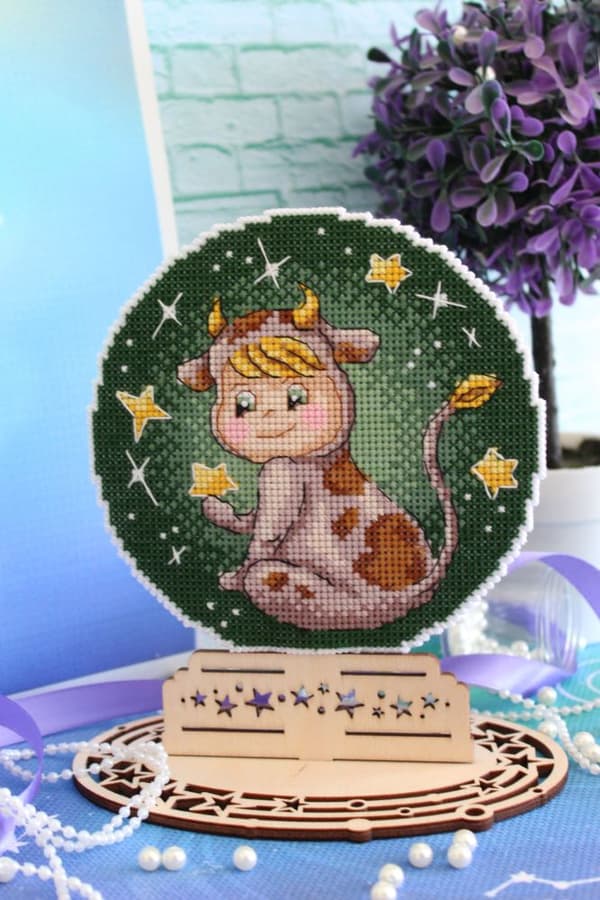 Broderikit Plastik Canvas MP Studia "Stjernetegn. Tyren" 12x12 cm
