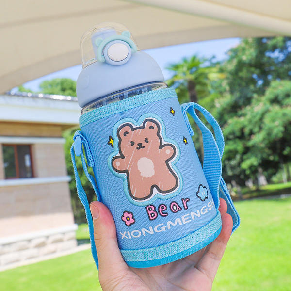 Läcksäker vattenflaska för barn Söt barn tecknad Söt bärbar plast utomhus droppsäker Vigorous bear 580ML