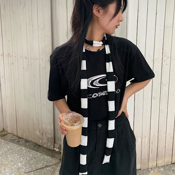 Randig tunn halsduk för män och kvinnor i samma stil Thin strips one size