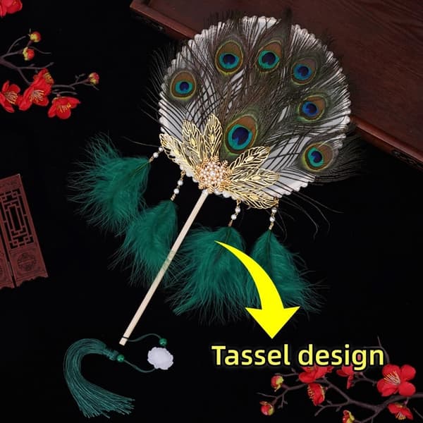 Uchiwa-vifte med langt håndtak, dekorative vifter i plast med påfuglfjær for dans