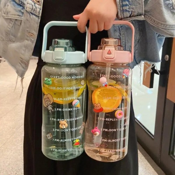 Sportkopp med stor kapacitet med sugrör 2 liter med tidsstämpel Purple
