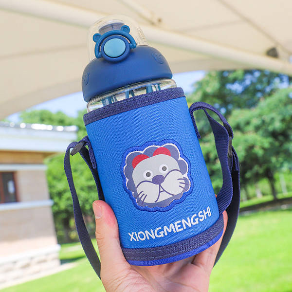 Läcksäker vattenflaska för barn Söt barn tecknad Söt bärbar plast utomhus droppsäker Little Lion 580ML