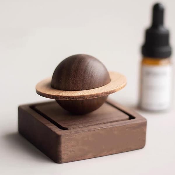 Træ æterisk olie diffuser, Planet valnød aromaterapi, Passiv diffuser til skrivebord, bord, hjemmekontor, bil, garderobe, yogasal og SPA, Gaver til yoga