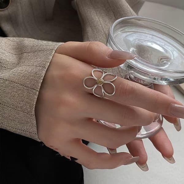 Vintage Daisy-ring i rostfritt stål, blomringar, justerbar öppen design, sött blommönster, perfekt alla hjärtans dag-present, elegant vardagsaccessoar