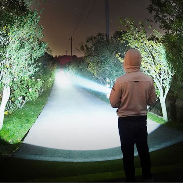 10000 Lumenin Taskulamppu, LED-taskulamppu Erittäin Kirkas 5000mAh USB Ladattava KLB