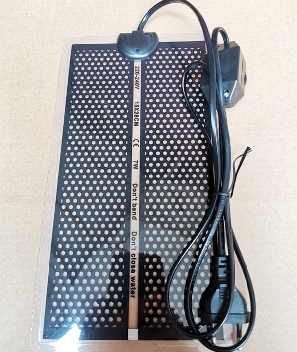 Varmemåtte - plantevarmemåtte - 15 x 28 cm - 7 watt - med controller/lysdæmper - til kyllinger, krybdyr, padder og fugle