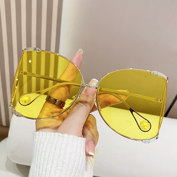 Stora solglasögon personliga UV-skyddande solglasögon Set med röda solglasögon i mesh Gold frame with grey pieces
