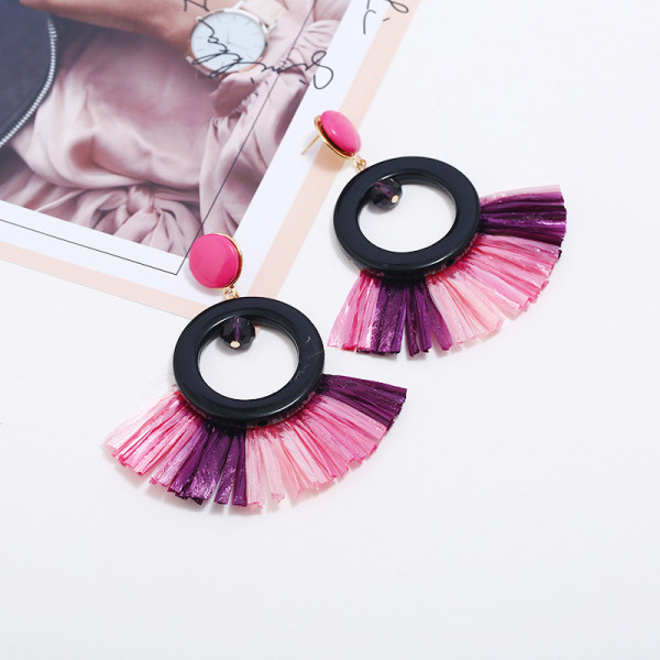 Fashionabla flerfärgade raffiavävda solfjäderformade örhängen i koreansk stil geometriska geometriska örhängen (rosa)