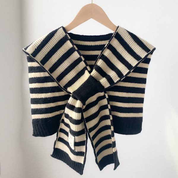 Stickad Sjal Fake Collar SVART black