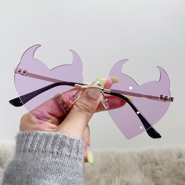Devil Love Bullhead solglasögon nya udda metallglasögon trend party dans solglasögon trend Transparent violet
