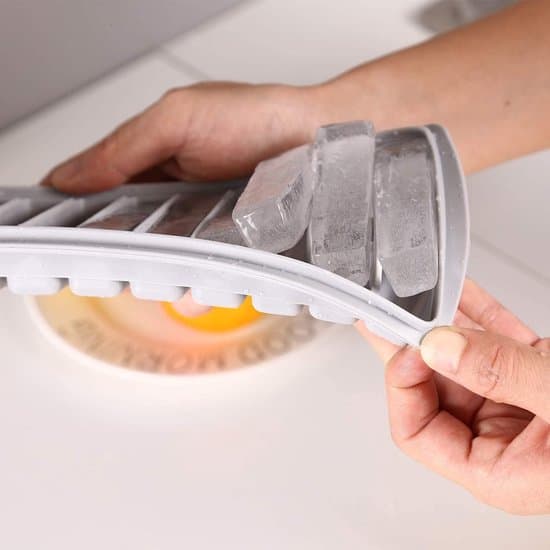 Isbitsform med lock – återanvändbar isbitsform som är lätt att lossa – isbitsform i silikon – isbitsformar – 10 hål – BPA-fri – isformar – 3-pack