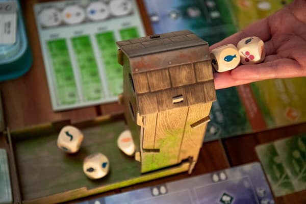 Stonemaier Games: Wingspan, tekijä Elizabeth Hargrave