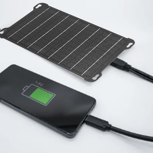 Monokristallin Högeffektiv Solpanel, 15W Portabel Solcellsladdare med Dubbla USB-utgångar, Lättviktig för Cykling och Bergsklättring