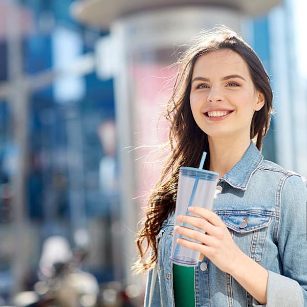750ml dobbeltlags plastkopp, gjennomsiktig drikkekopp med lokk Light blue