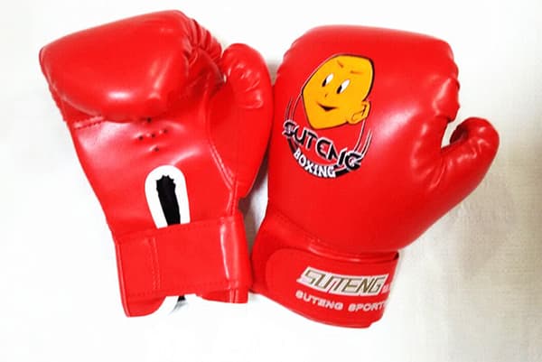 Barns tecknade boxningshandskar slåss Sanda barnhandskar red