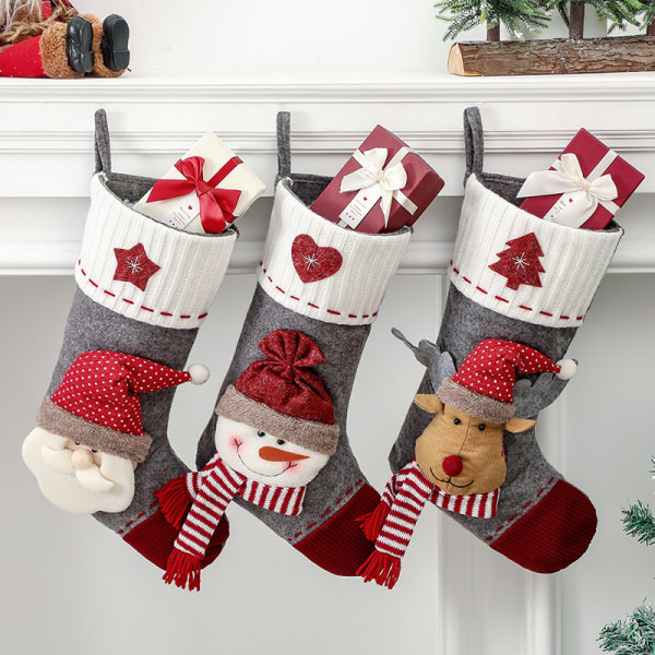 3 juledekorasjonstilbehør jul store strømper juletre hengende barnegaver godtepose scene dressing