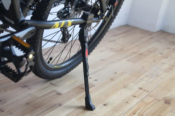 Justerbart cykelfäste i aluminiumlegering i höjdled