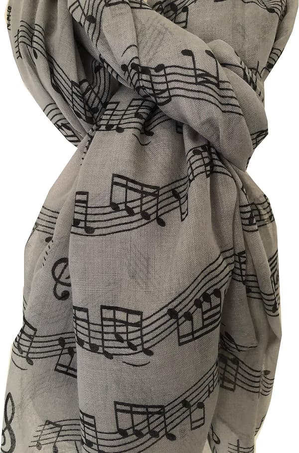 Grå scarf med svart notdesign. Vacker och mjuk scarf, varm
