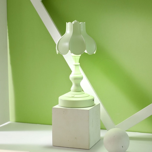 blomhatt bordlampe