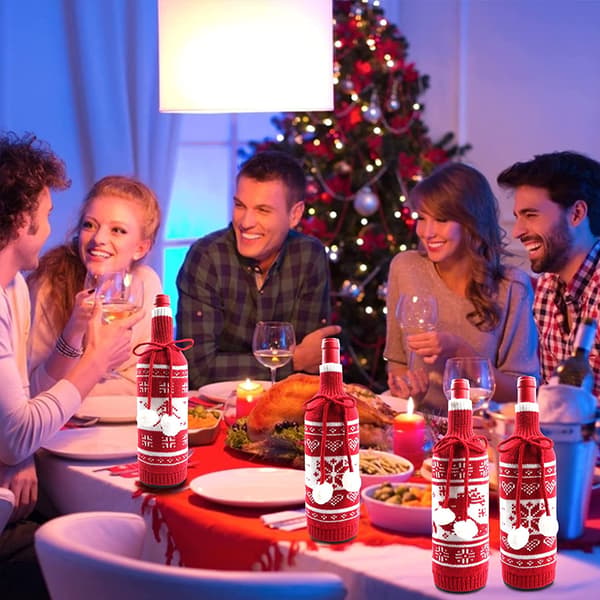 Vinflaskeposer, 3 røde håndstrikkede genserposer til jul