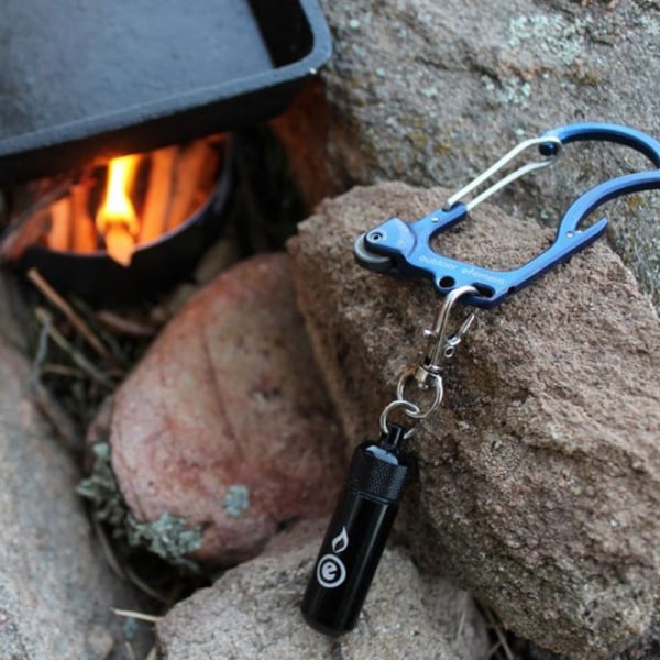 OUTDOOR ELEMENT Firebiner - Tulensytytin, Karabiner, Monitoimityökalu, Hyötyterä, Pullonavaaja, Avaimenperä Hätätyökalu w