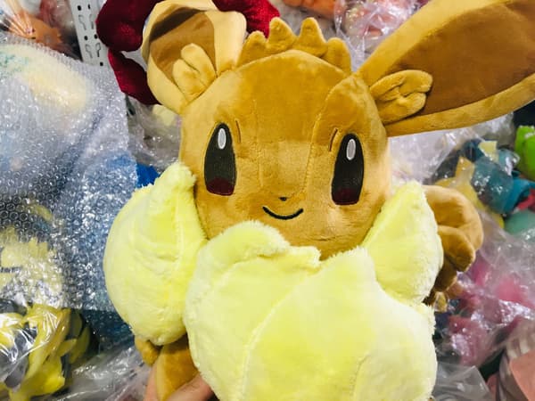Svärd och sköld Dynamax Eevee Plysch mjuk, fylld docka Tecknade spelleksaker för vänner Barn samla presenter