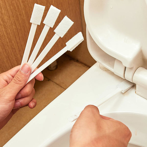 4-osainen setti, jossa 28 pientä kertakäyttöistä puhdistusharjaa WC:hen