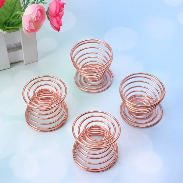 4 kpl ruostumattomasta teräksestä valmistettuja munakuppeja, mini-jousilanka, munateline, keitettyjen munien säilytys, jalusta kotiin (ruusukulta) coppery