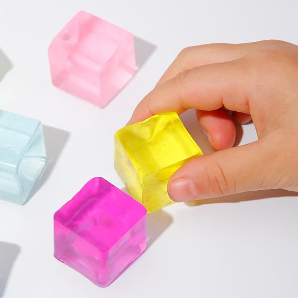 Isbit Sensoriska Leksaker 24 st Squishy Fidget Stresskub för Vuxna Barn Ångest Stresslindring Handterapi Sensorisk Squishy Boll Klassrumsprislåda T