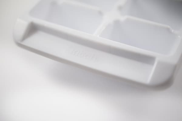 Isformar Lätt att släppa vita isbitsformar, 16 kuber (2-pack) (2867-WHT-2)