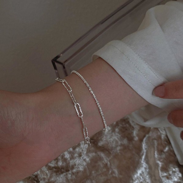 Snygg och minimalistisk armband med nischdesign, inlagd cool An A One size