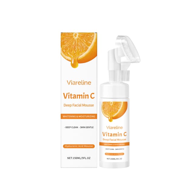 C-vitamin rensemousse renser blidt og lysner huden.