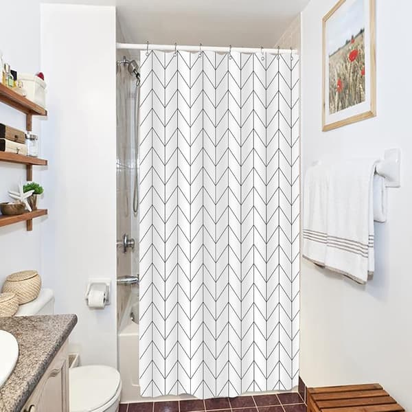 Liten svart och vit duschdraperifoder - Smal husbil Walk-In