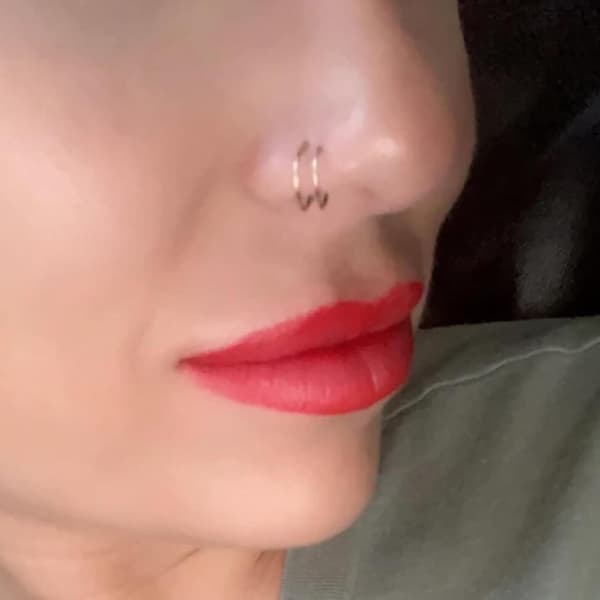 Dubbel näsring för kvinnor - Silver Spiral Näspiercing