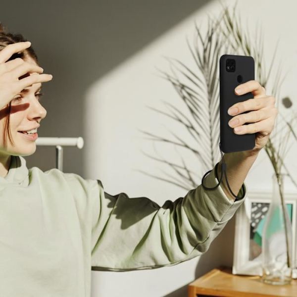 Skyddande skal - Xiaomi - Redmi 9C - Silikongel - Semi-rigid - Inkluderad rem Svart