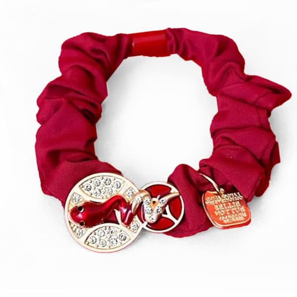 Satin Chouchou - AVIZAR - Röd Orm - Zodiak Charmar - Elegans - Mjuk Röd