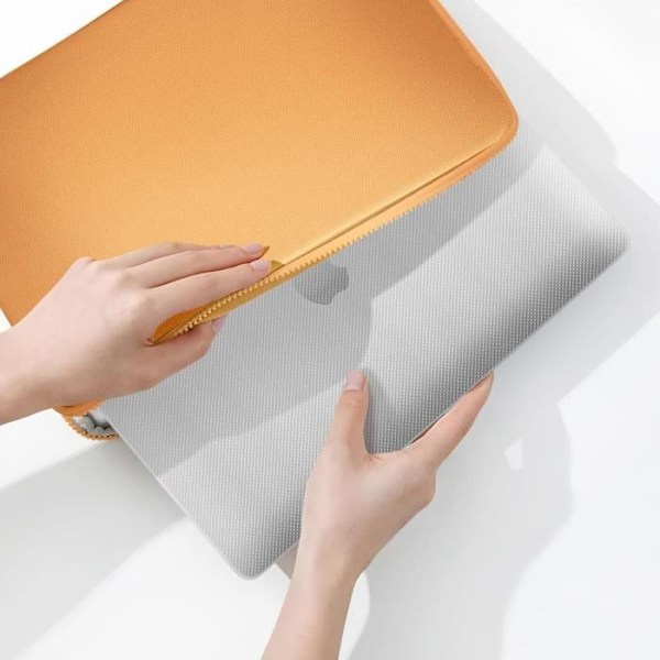 MacBook Pro 13 2020 ja 2022 Kova Kevyt Teksturoitu Pistekuvio Incase Läpinäkyvä Transparent