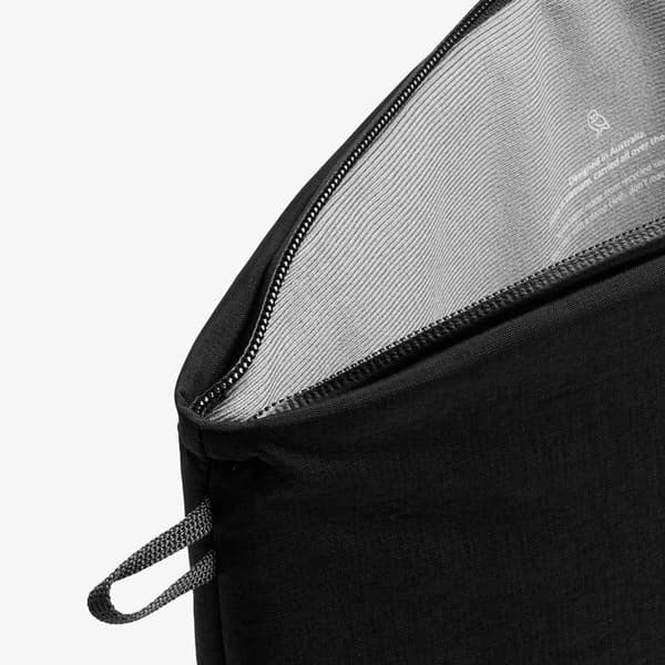 Beskytter til 16 tommer bærbar computer med stødabsorbering og lynlås Bellroy Sort