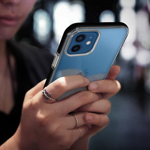 Case - AKASHI - iPhone 12 / 12 Pro - Mjuk silikon - Transparent baksida - Kromad finish Svart