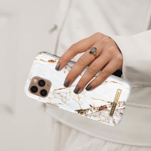Coque iPhone 11 Pro Carrara Gold Rigid Design Enkel Ideel til Sverige
