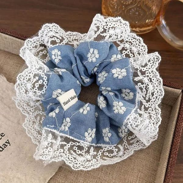Chouchou - AVIZAR - Denim og Blonde - Lyseblå - Hvide Blomster - Til Kvinder Blå