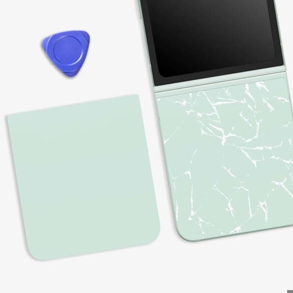 Bageste nederste glas til Galaxy Z Flip 6 med indbygget klæbemiddel lys grøn Grön
