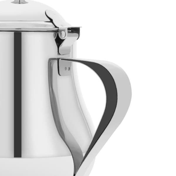 Ståltekanna med kapacitet 1,4L, med hällpip och lock i silverdesign. Grå